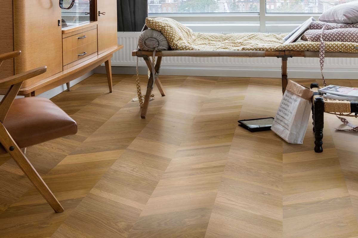 Quick-Step Intenso Traditional Oak Chevron Engineered Wood Flooring INT3902
