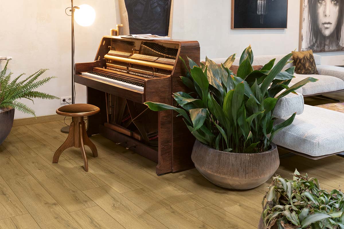 Quick-Step Classic Honey Brown Oak Click Laminate