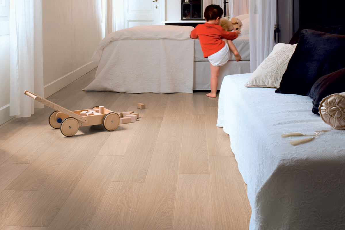 Quick-Step Impressive White Varnished Oak Click Laminate