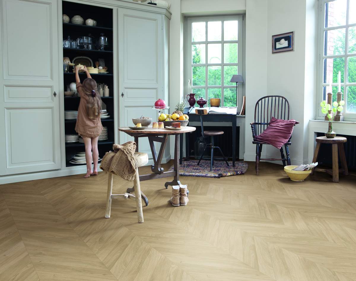 Quick-Step Impressive Patterns Chevron Oak Medium Click Chevron Laminate