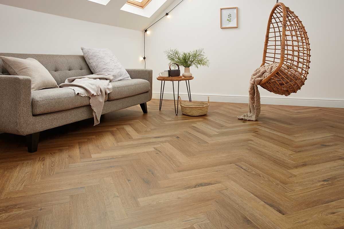 Karndean Knight Tile Traditional Character Oak Gluedown Herringbone SM-KP146