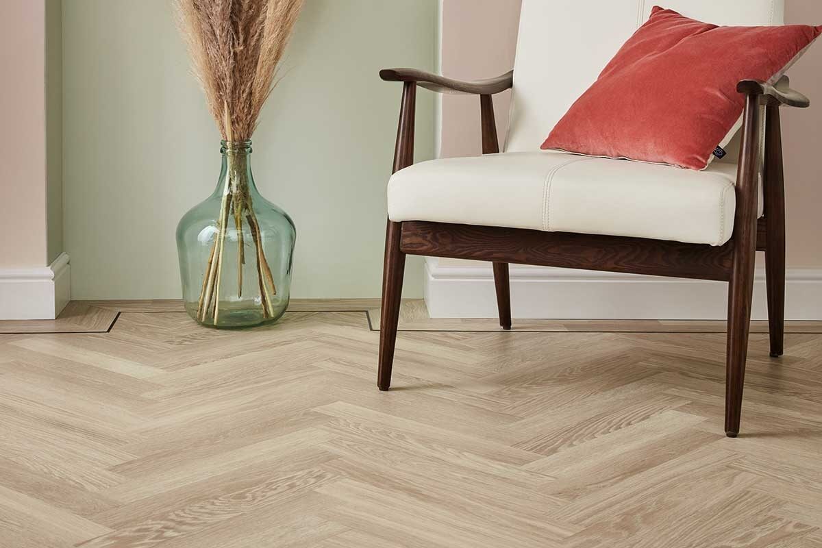 Karndean Knight Tile Dutch Limed Oak Gluedown Herringbone LVT SM-KP154